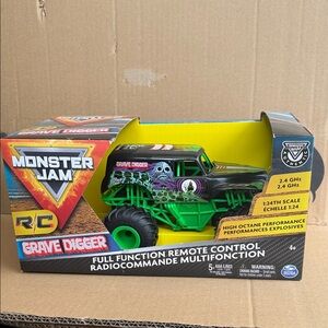 Monster Jam Grave Digger Remote Control Truck - 1:24
